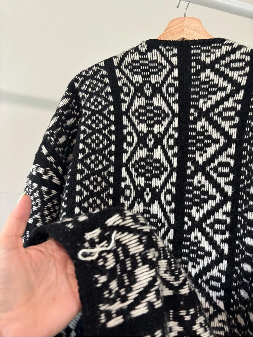 Velvet by Graham & Spencer Black & White Knit Patterned Cardigan